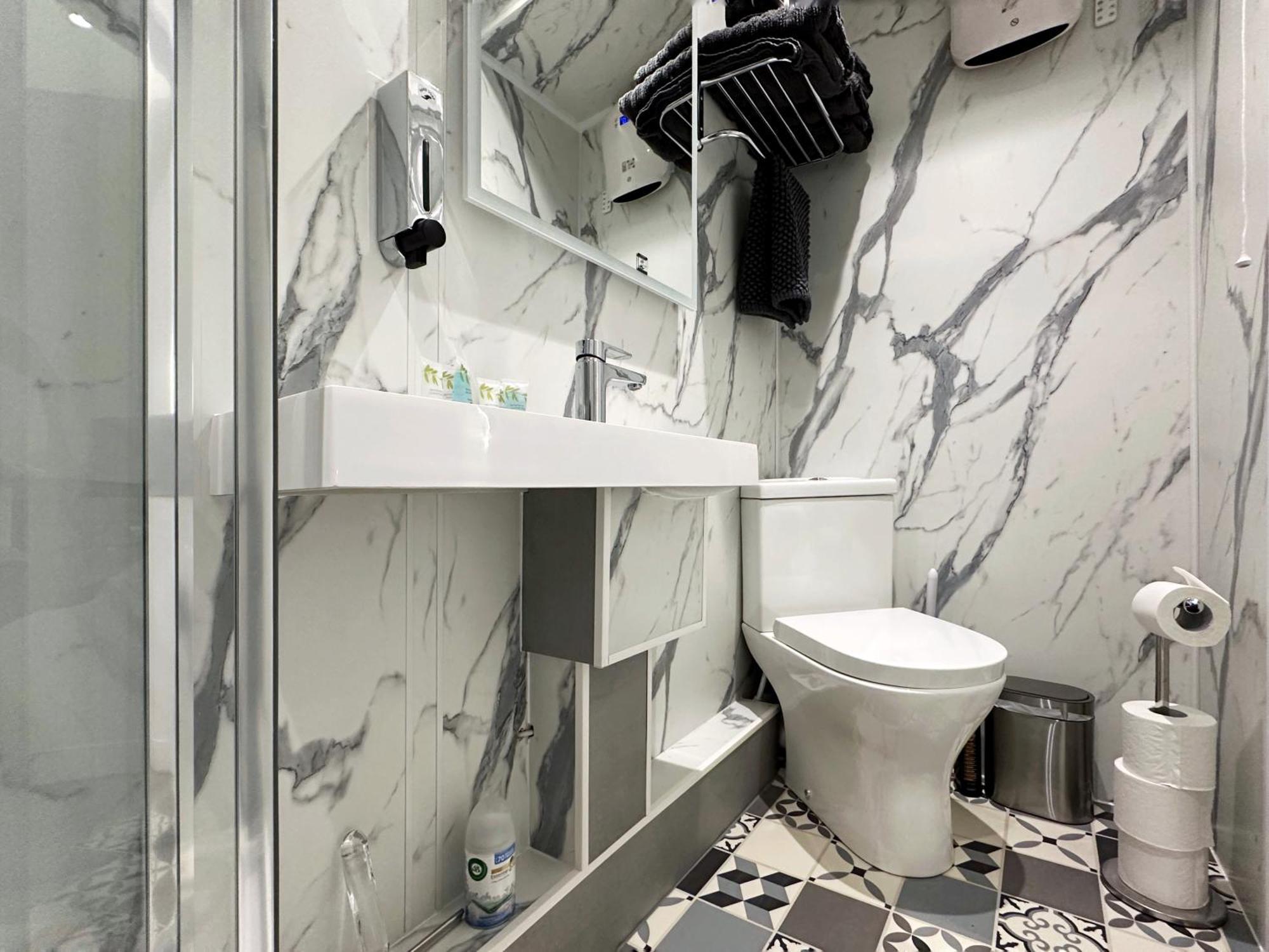 Kensington Studio Hosted By Airoperate Near Notting Hill - 1 Double Bed , 1 Sofa Bed, Ground Floor Apartment Via Private Entrance London Bagian luar foto