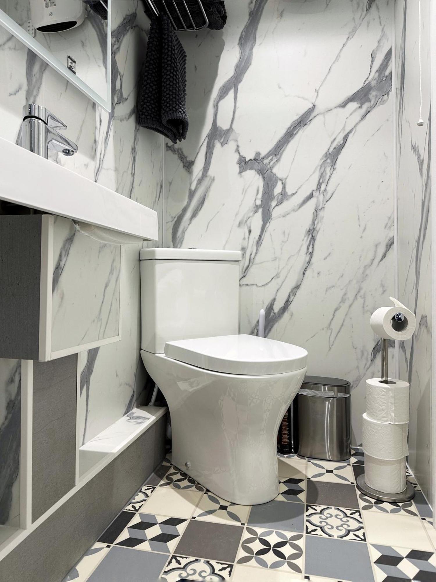 Kensington Studio Hosted By Airoperate Near Notting Hill - 1 Double Bed , 1 Sofa Bed, Ground Floor Apartment Via Private Entrance London Bagian luar foto