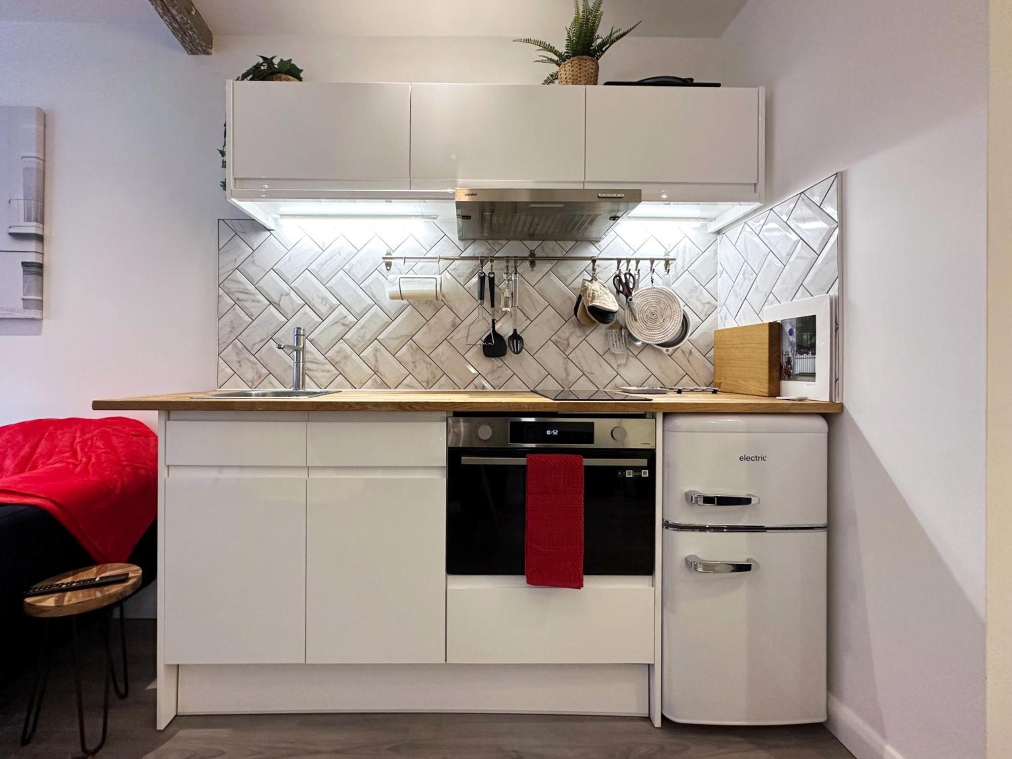 Kensington Studio Hosted By Airoperate Near Notting Hill - 1 Double Bed , 1 Sofa Bed, Ground Floor Apartment Via Private Entrance London Bagian luar foto