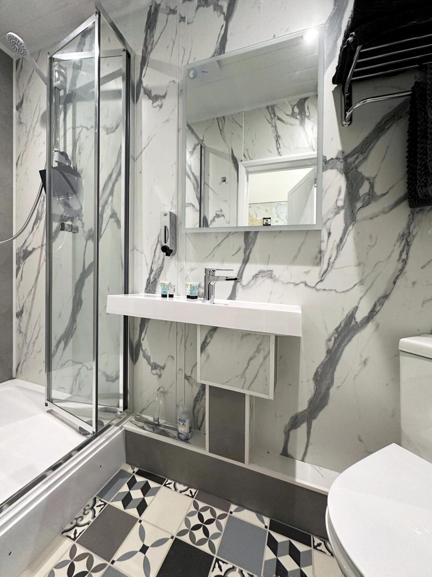 Kensington Studio Hosted By Airoperate Near Notting Hill - 1 Double Bed , 1 Sofa Bed, Ground Floor Apartment Via Private Entrance London Bagian luar foto