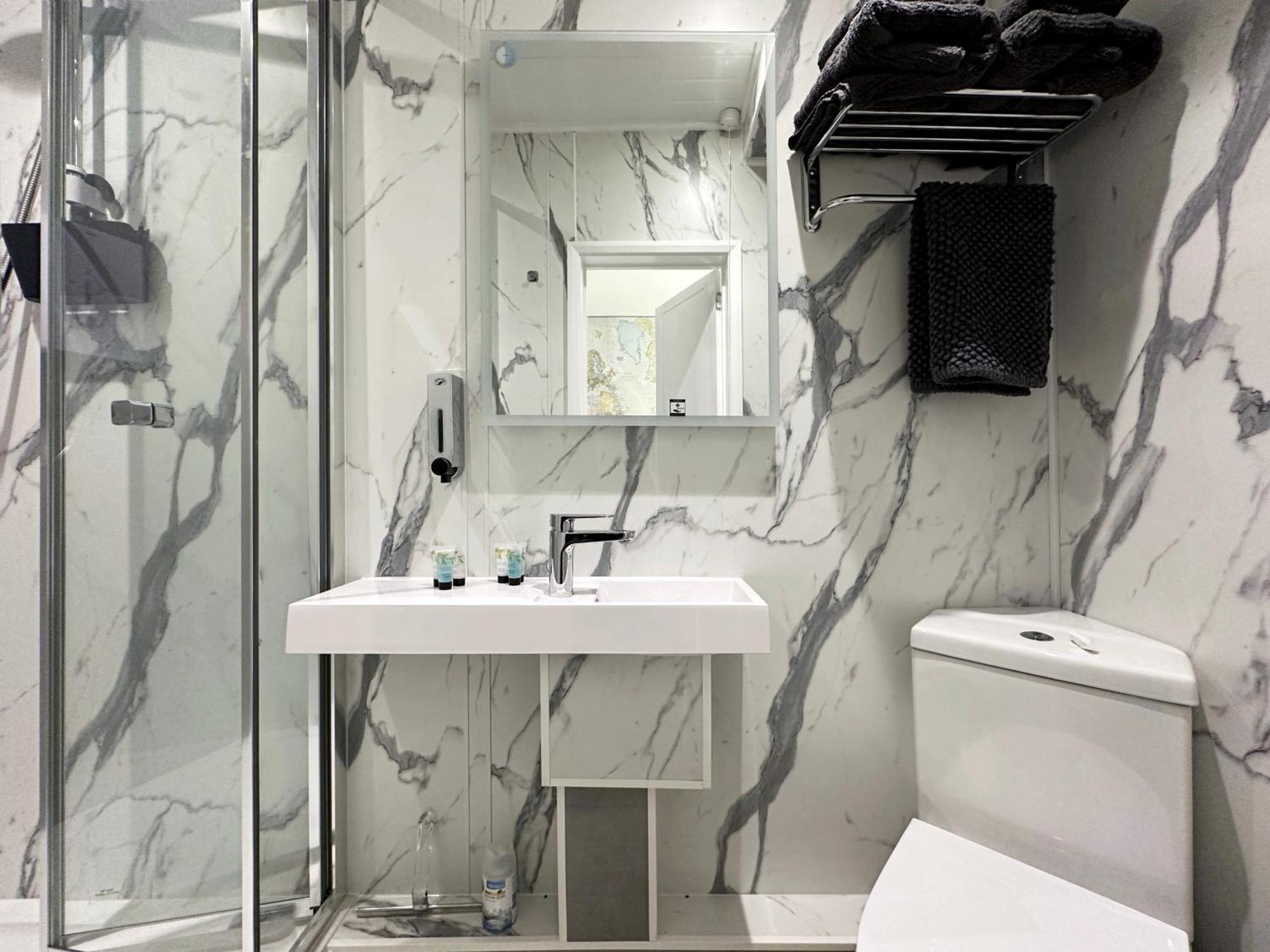 Kensington Studio Hosted By Airoperate Near Notting Hill - 1 Double Bed , 1 Sofa Bed, Ground Floor Apartment Via Private Entrance London Bagian luar foto