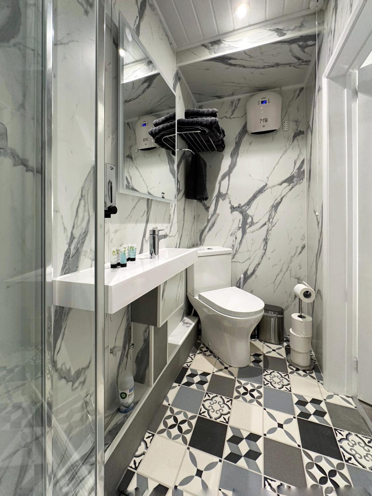 Kensington Studio Hosted By Airoperate Near Notting Hill - 1 Double Bed , 1 Sofa Bed, Ground Floor Apartment Via Private Entrance London Bagian luar foto