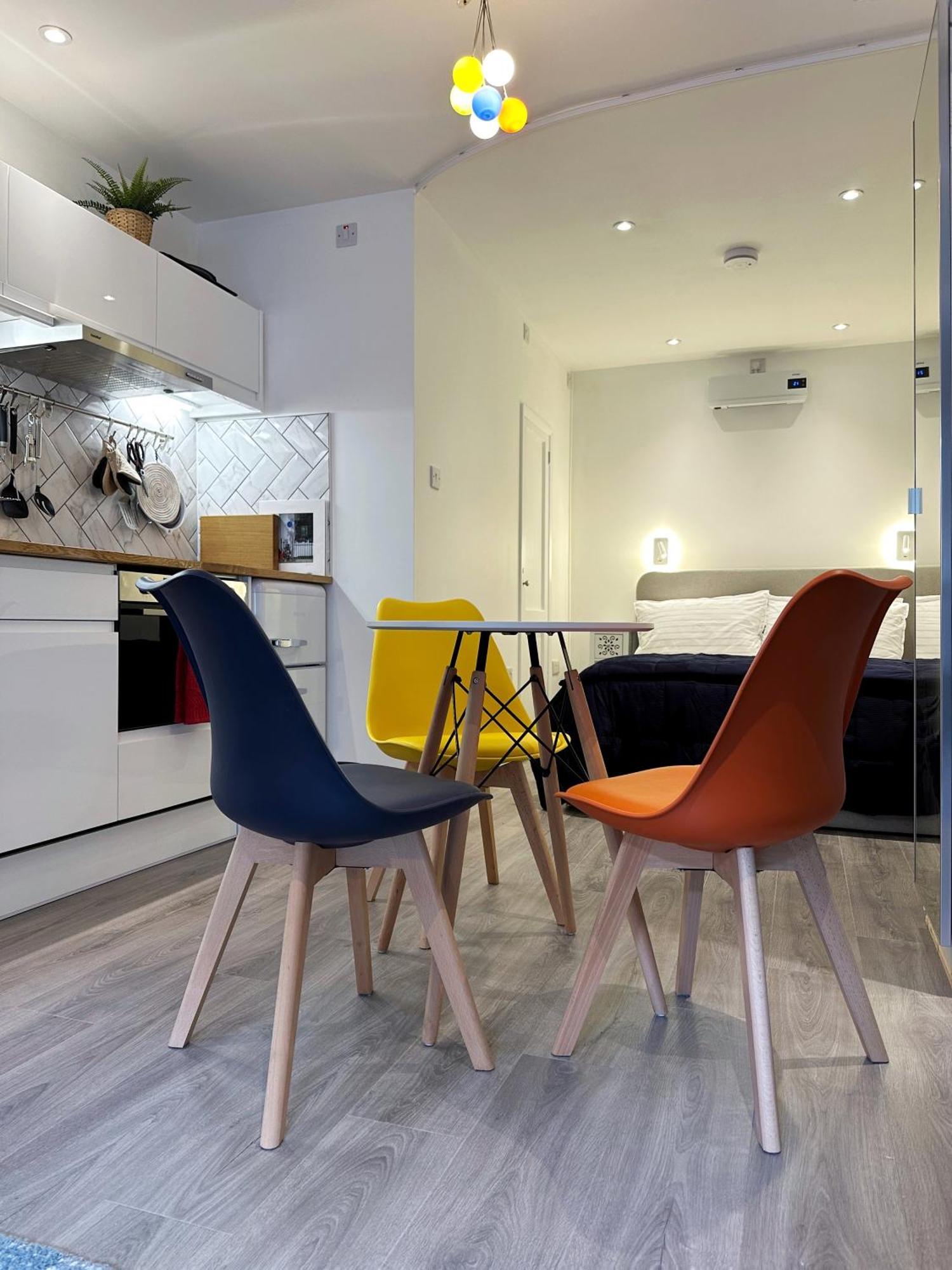 Kensington Studio Hosted By Airoperate Near Notting Hill - 1 Double Bed , 1 Sofa Bed, Ground Floor Apartment Via Private Entrance London Bagian luar foto