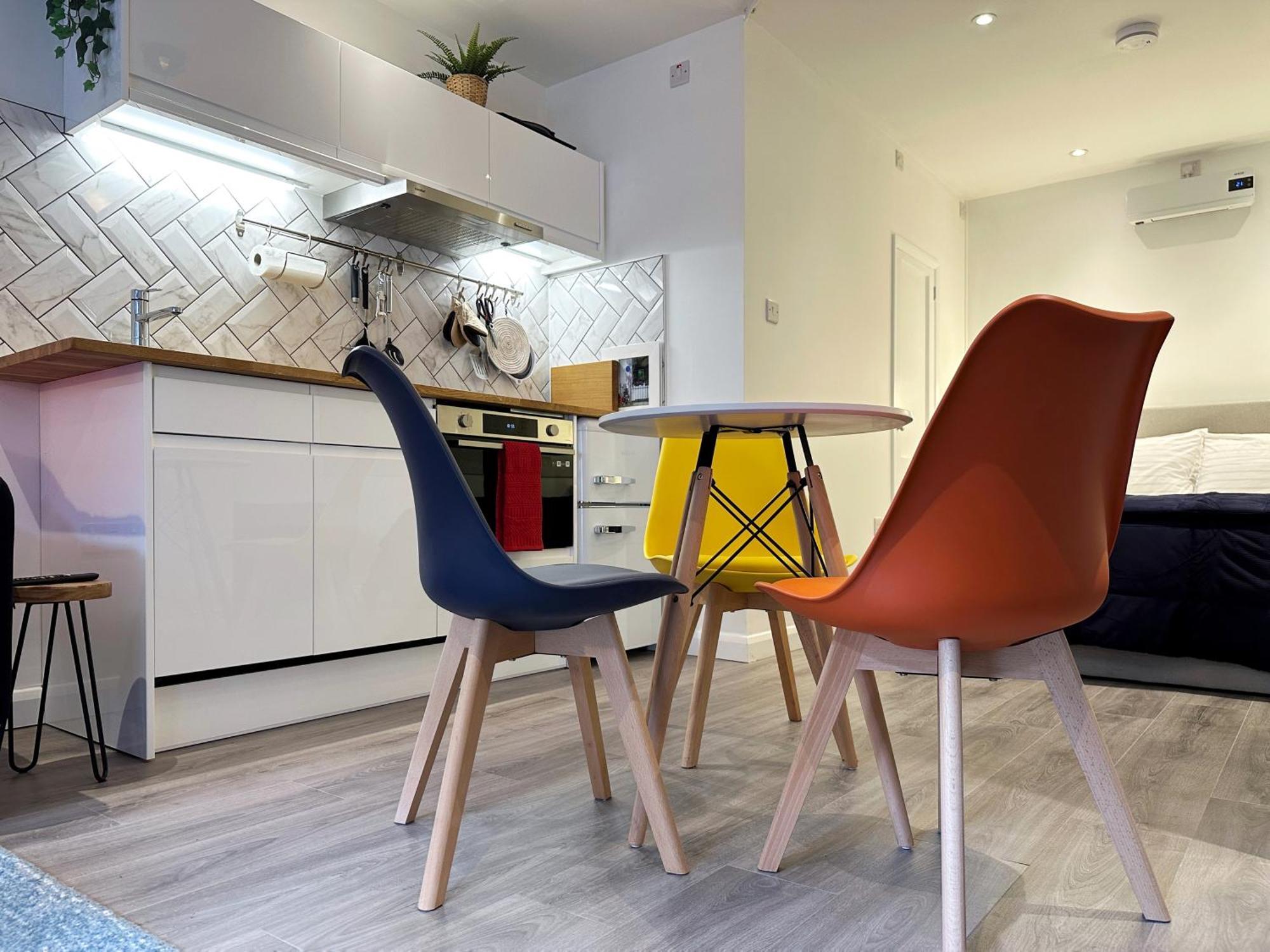 Kensington Studio Hosted By Airoperate Near Notting Hill - 1 Double Bed , 1 Sofa Bed, Ground Floor Apartment Via Private Entrance London Bagian luar foto