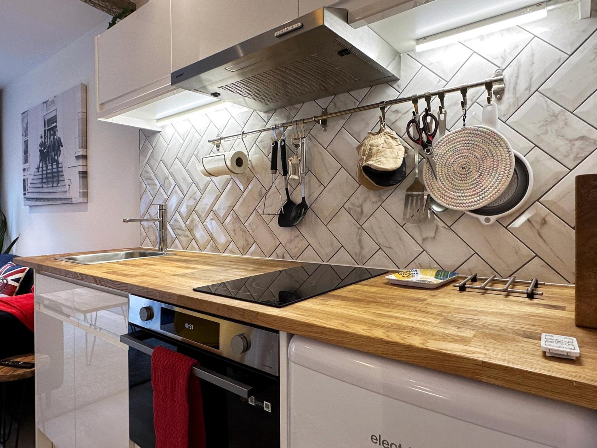 Kensington Studio Hosted By Airoperate Near Notting Hill - 1 Double Bed , 1 Sofa Bed, Ground Floor Apartment Via Private Entrance London Bagian luar foto