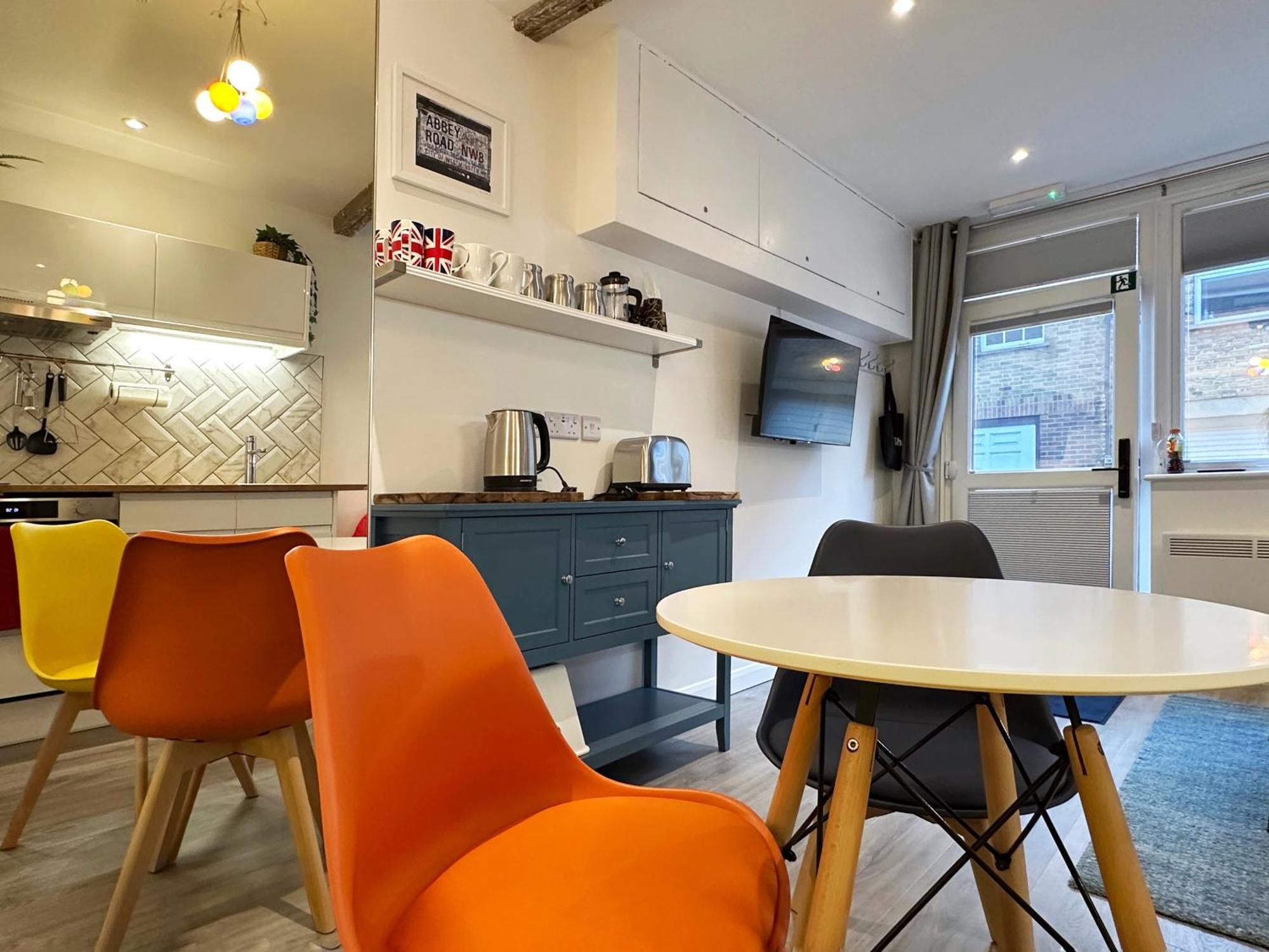 Kensington Studio Hosted By Airoperate Near Notting Hill - 1 Double Bed , 1 Sofa Bed, Ground Floor Apartment Via Private Entrance London Bagian luar foto